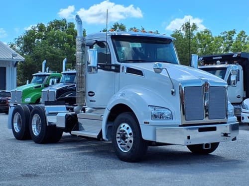 2025 Kenworth T880