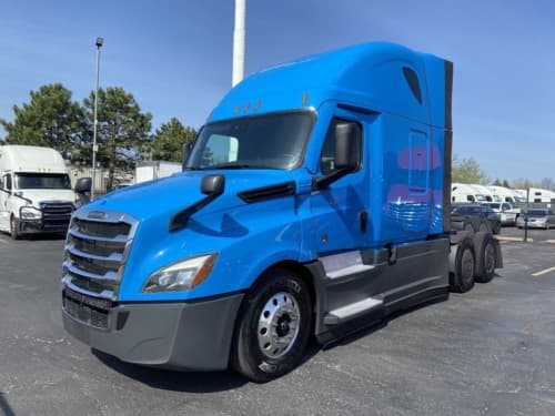 2022 FREIGHTLINER Cascadia CA126 ** Tandem Axle Sleeper