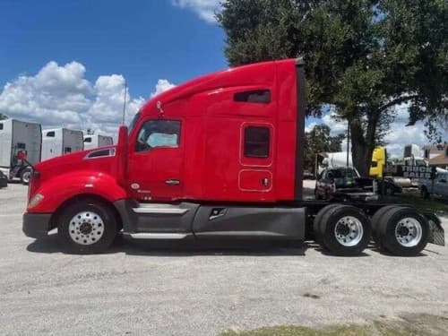 2020 Kenworth T680 image 1