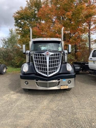 2022 International LoneStar Day Cab Truck - Cummins 525HP, 18 Speed Manual image 3