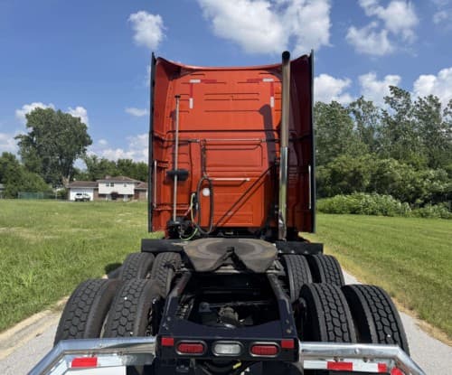 2022 Volvo VNL860 image 6