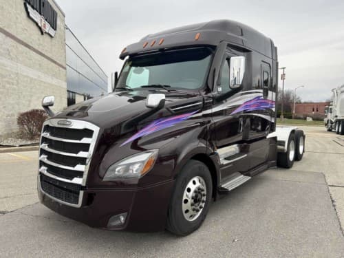 Used 2025 FREIGHTLINER CASCADIA 126 Conventional - Sleeper Truck in Oak Creek, WI