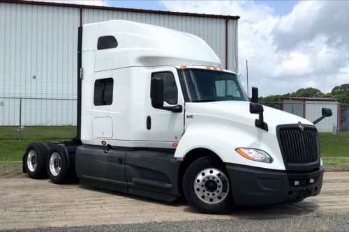 2020 International LT625 image 2