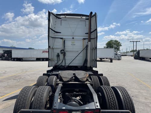 2016 Volvo VNL670 image 6