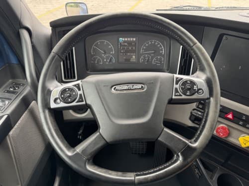 2019 Freightliner Cascadia 126 image 10