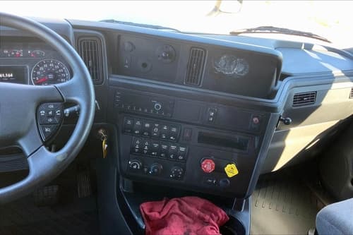 2022 International LT625 Sleeper Semi Truck - 73" Raised Roof Sleeper, Cummins 400HP, 12 Speed image 6