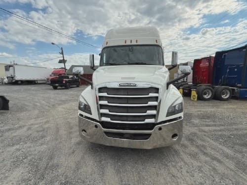 Used 2020 FREIGHTLINER Conventional - Sleeper Truck