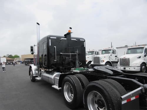 2014 Peterbilt 388 image 3