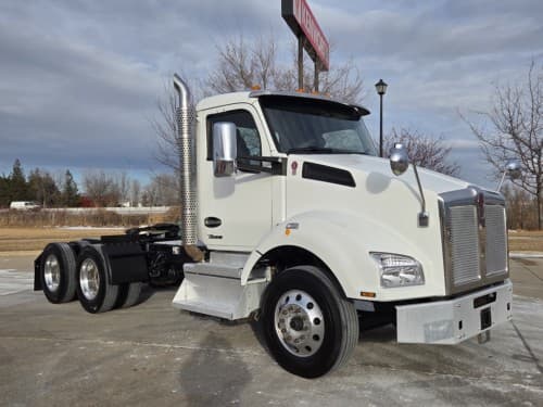 Used 2022 KENWORTH T880