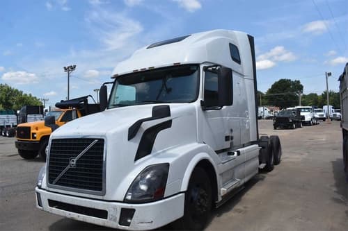 2016 Volvo VNL670