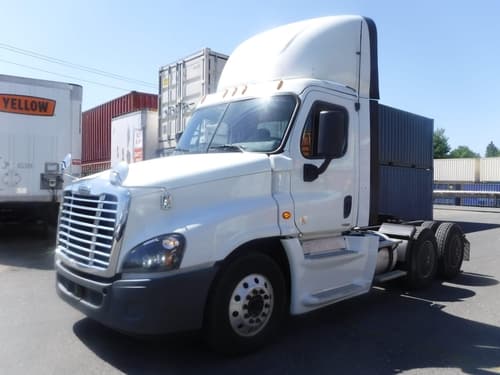 Used 2019 FREIGHTLINER Conventional - Day Cab - CASCADIA 125