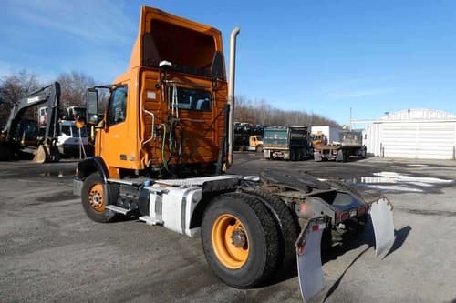 2012 Volvo VNM image 3
