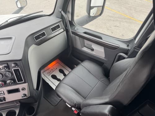 2022 Freightliner Cascadia 126 image 10