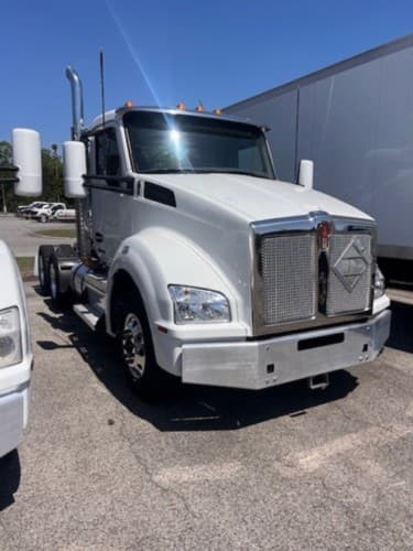 Used 2024 KENWORTH T880