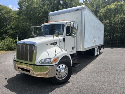 2017 Peterbilt 337 image 1