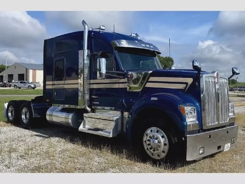 2022 Kenworth W990