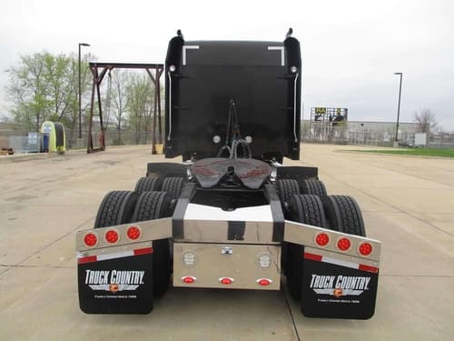 2022 Freightliner SD122 image 2