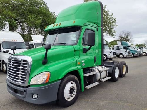 Used 2019 FREIGHTLINER Conventional - Day Cab - CASCADIA 125 For Sale