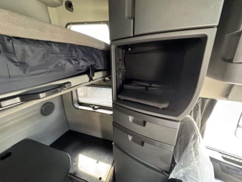 2022 Volvo VNL860 image 19