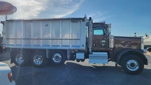 2021 Peterbilt 389