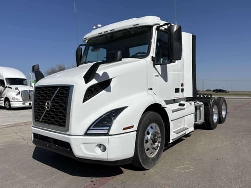 2025 Volvo VNR