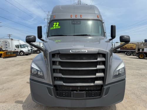 2022 Freightliner - 460k - 13,600 Hours - APU!