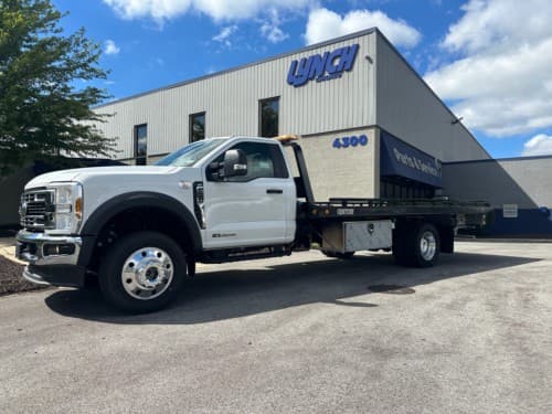 2024 Ford F-600 WITH A CENTURY 19.5' STEEL CARRIER  (SK#: 6117C)