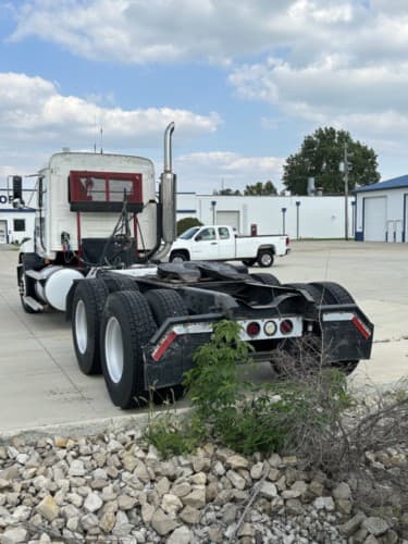 2000 Mack CX613 Well Maintained and Road Ready! image 3