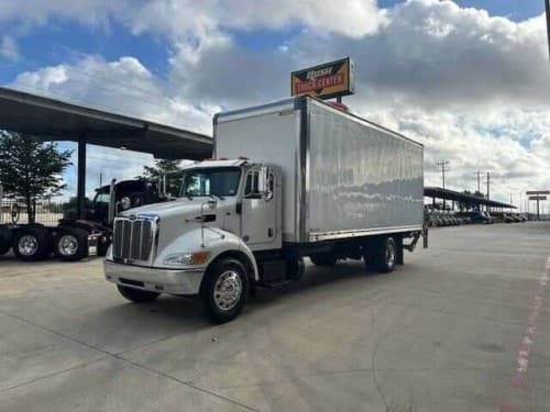 2020 Peterbilt 389 image 3