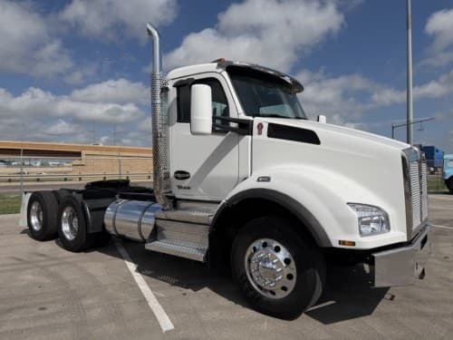 Used 2024 KENWORTH T880
