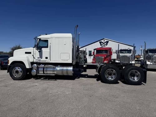 2018 Mack CXU613 image 2