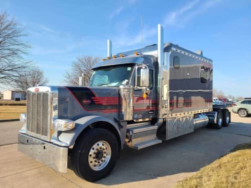 2025 Peterbilt 589