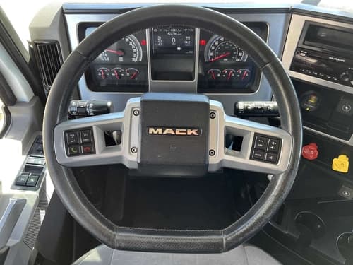 Used 2019 MACK PINNACLE Conventional - Day Cab in Oklahoma City, OK image 10