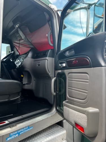 2016 Peterbilt 389 image 10