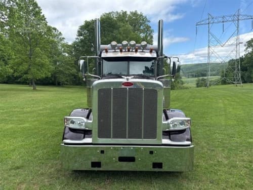 2023 Peterbilt 389 image 2