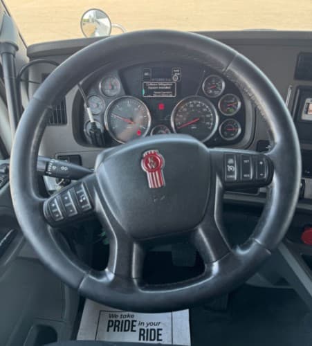 2018 Kenworth T680 image 11