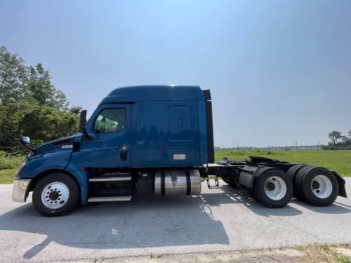 2020 Freightliner Cascadia 126 image 6