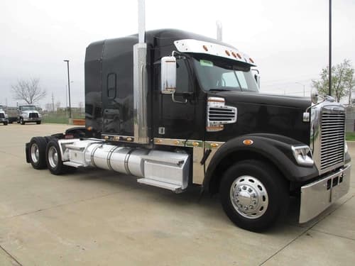 2022 Freightliner SD122 image 4