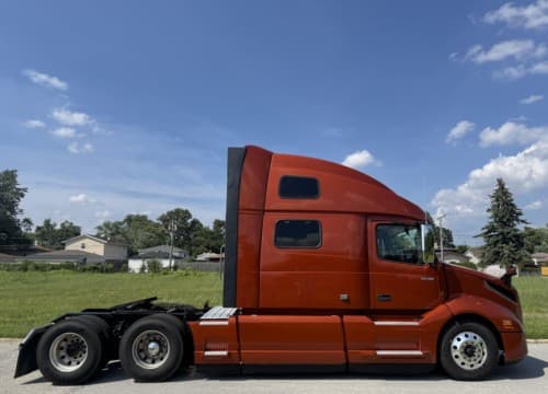 2022 Volvo VNL860 image 4