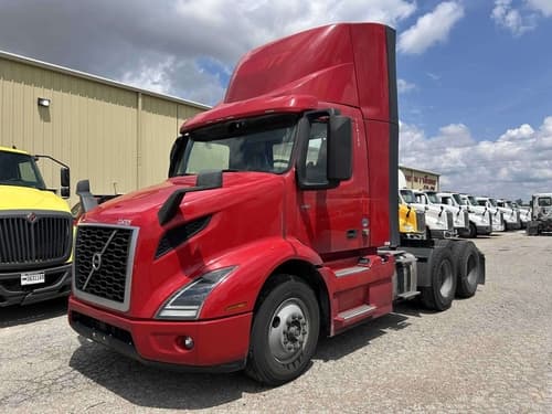 2021 Volvo VNR64T300