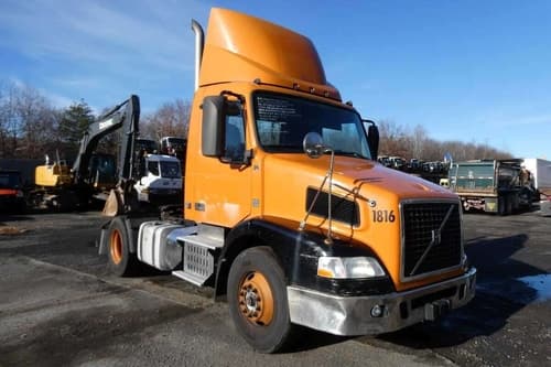2012 Volvo VNM image 2