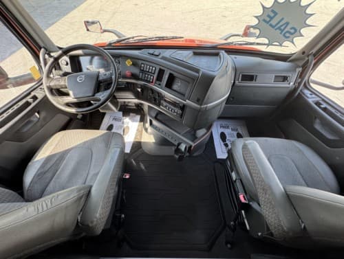 2022 Volvo VNL860 image 14