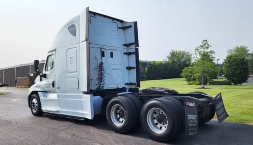 2016 Freightliner Cascadia 125 image 9