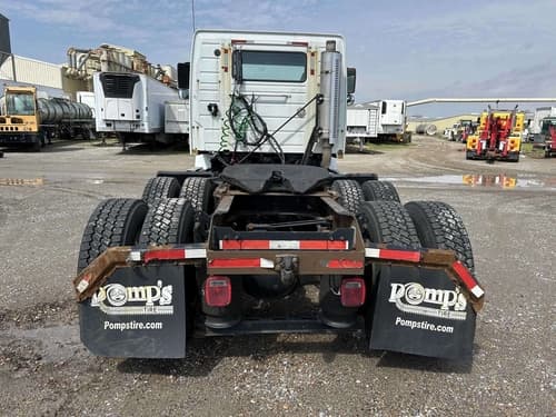 2005 Volvo VNM image 4