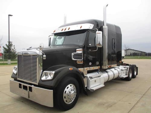 2022 Freightliner SD122