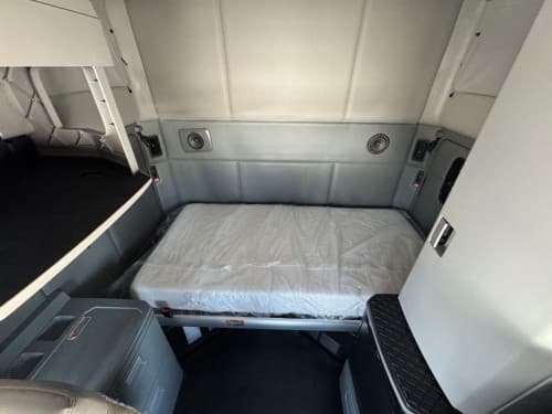 2018 Kenworth T680 image 15