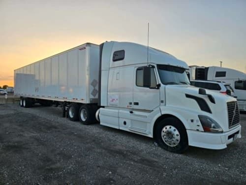 2011 Volvo VNL64T670