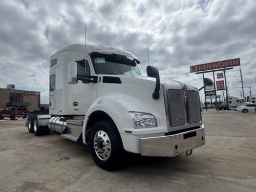 Used 2024 KENWORTH T880
