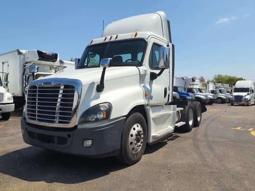 Used 2019 FREIGHTLINER Conventional - Day Cab - CASCADIA 125