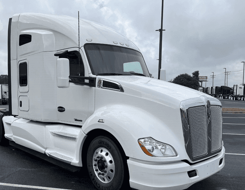 2022 Kenworth 310 image 2